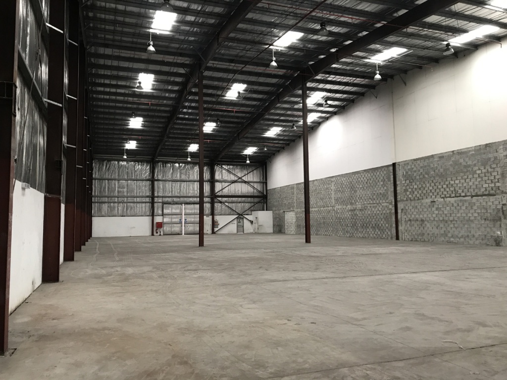 image industrial warehouse 810 square meters